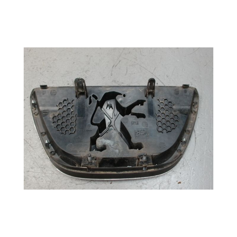 SIGLE CALANDRE PEUGEOT 107 3P