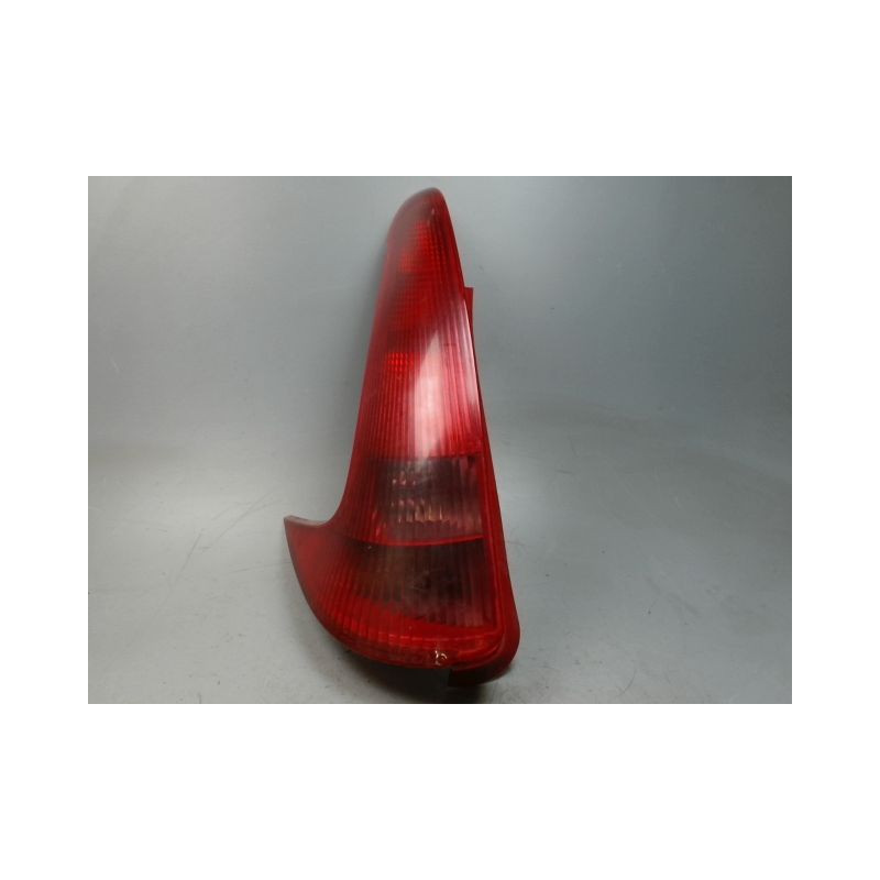 FEU ARRIERE GAUCHE  PEUGEOT 206 SW 02-06