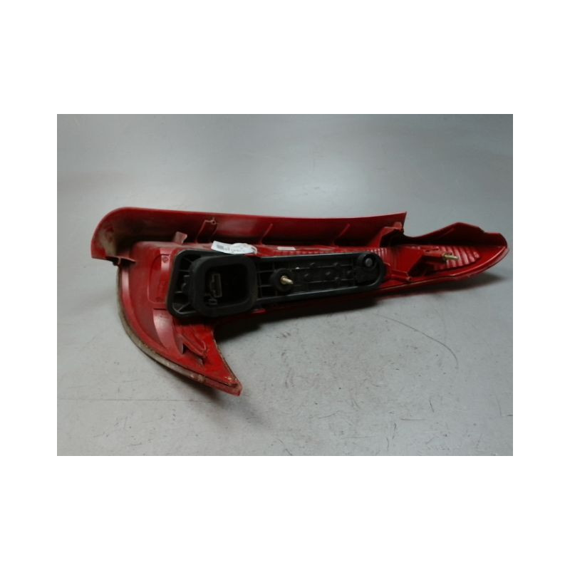 FEU ARRIERE GAUCHE  PEUGEOT 206 SW 02-06