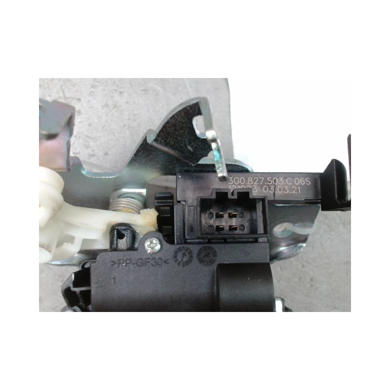 SERRURE COFFRE ARRIERE VOLKSWAGEN PASSAT 2010-