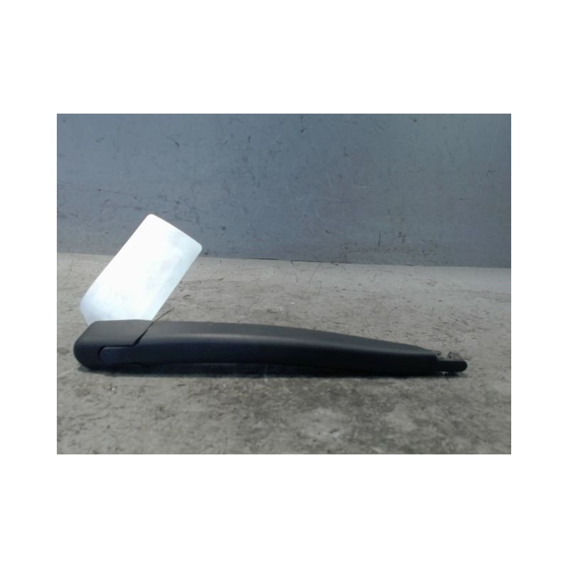 BRAS ESSUIE-GLACE ARRIERE FORD FIESTA 2010-