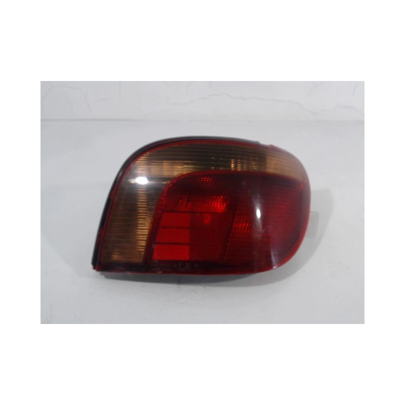 FEU ARRIERE DROIT TOYOTA YARIS -2003
