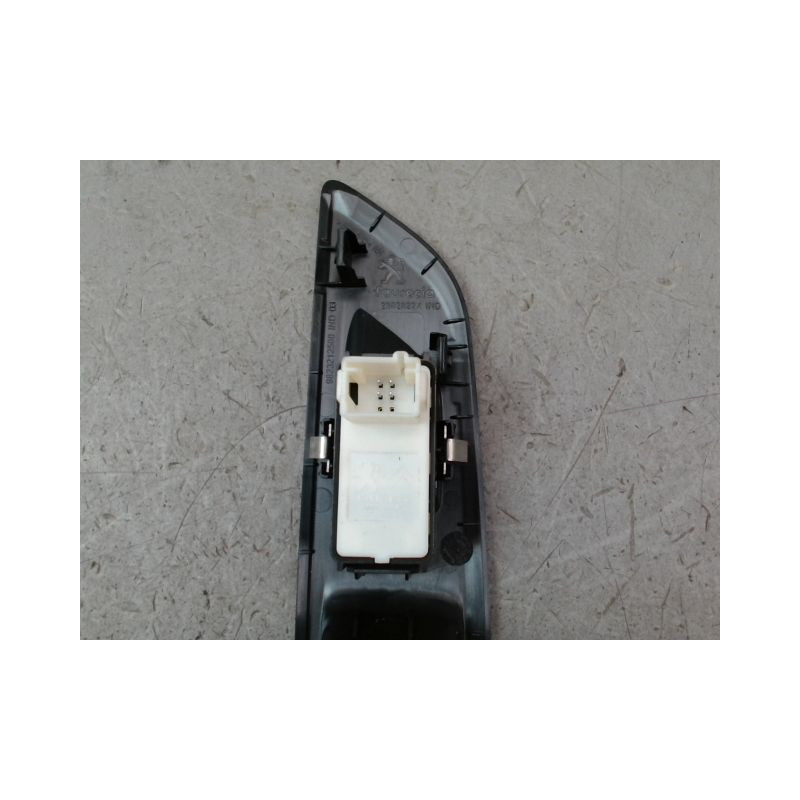 COMMANDE LEVE-GLACE PORTE ARD PEUGEOT 208