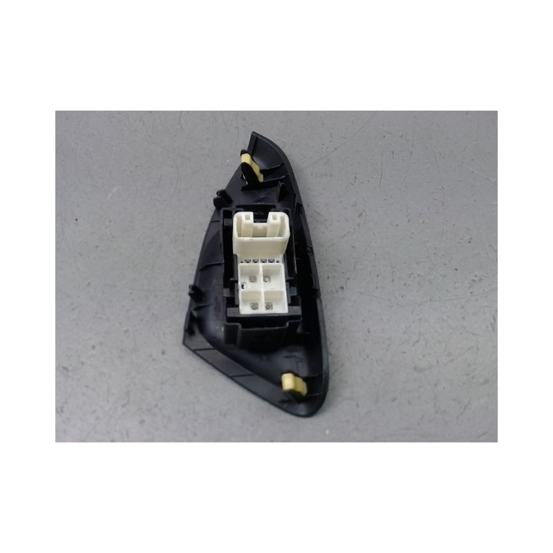 COMMANDE LEVE-GLACE PORTE AVD PEUGEOT 108