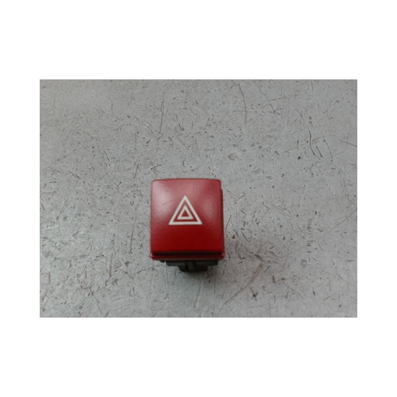 BOUTON DE WARNING PEUGEOT 206 + 2009-2013