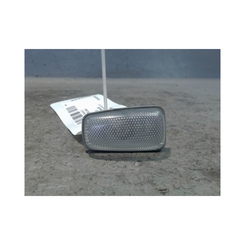 REPETITEUR AILE GAUCHE CITROEN SAXO 99-