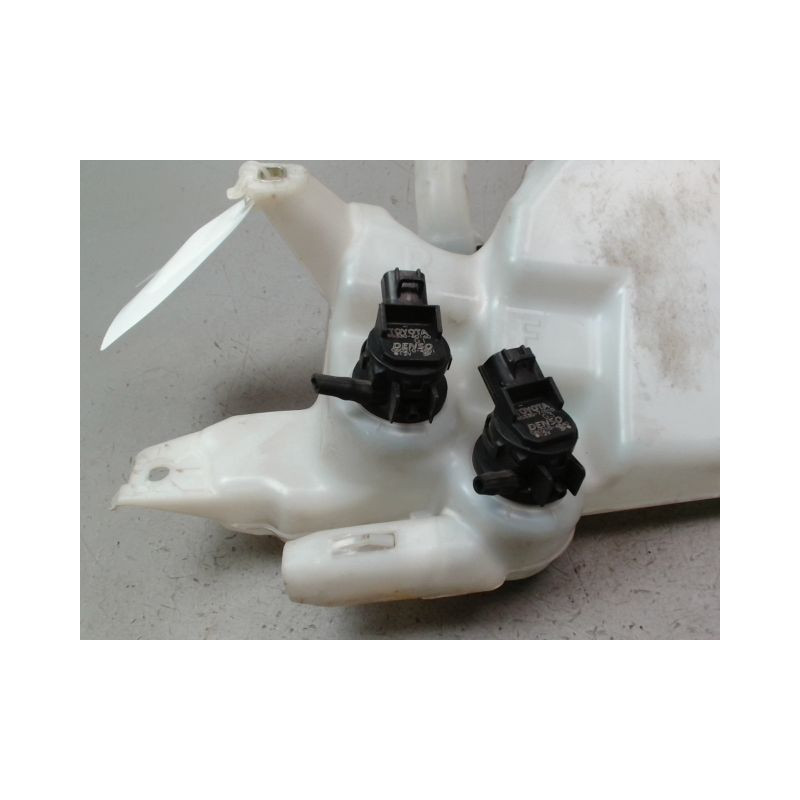 RESERVOIR LAVE-GLACE AVANT TOYOTA IQ 2008-