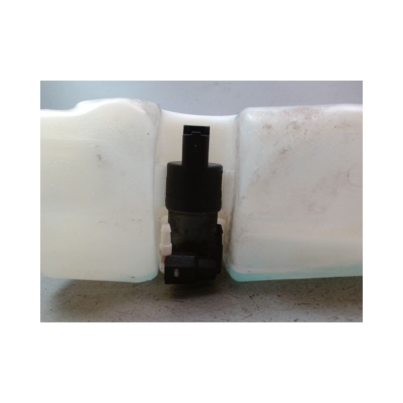 RESERVOIR LAVE-GLACE AVANT DACIA SANDERO I 2008-2012