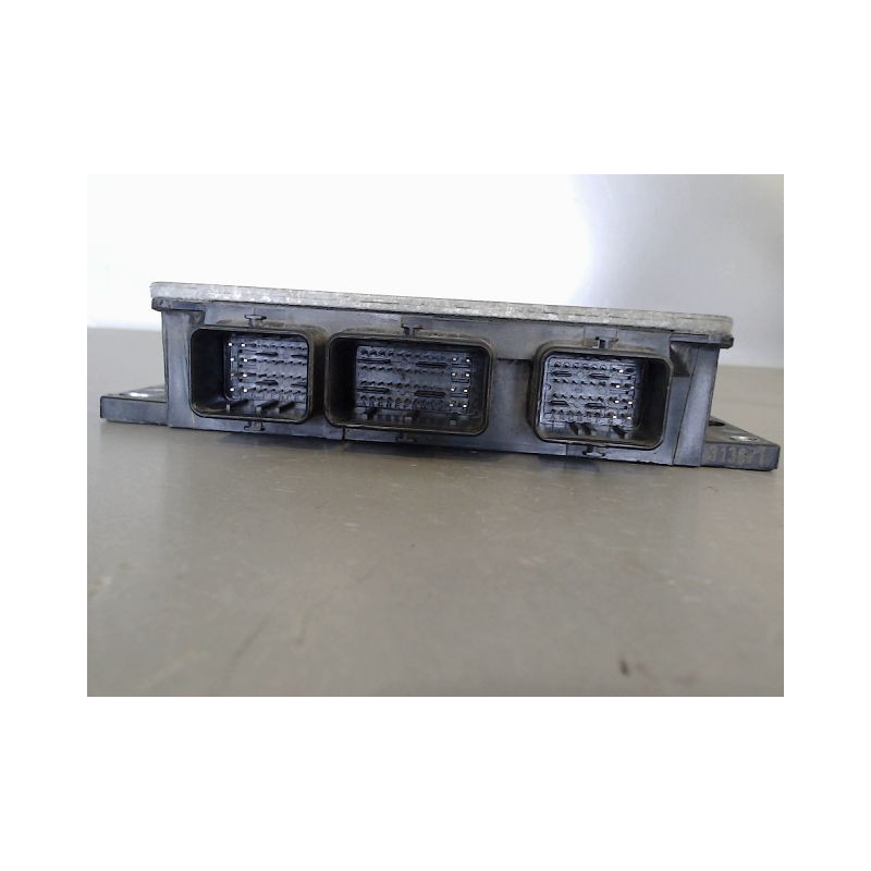 CALCULATEUR MOTEUR RENAULT CLIO