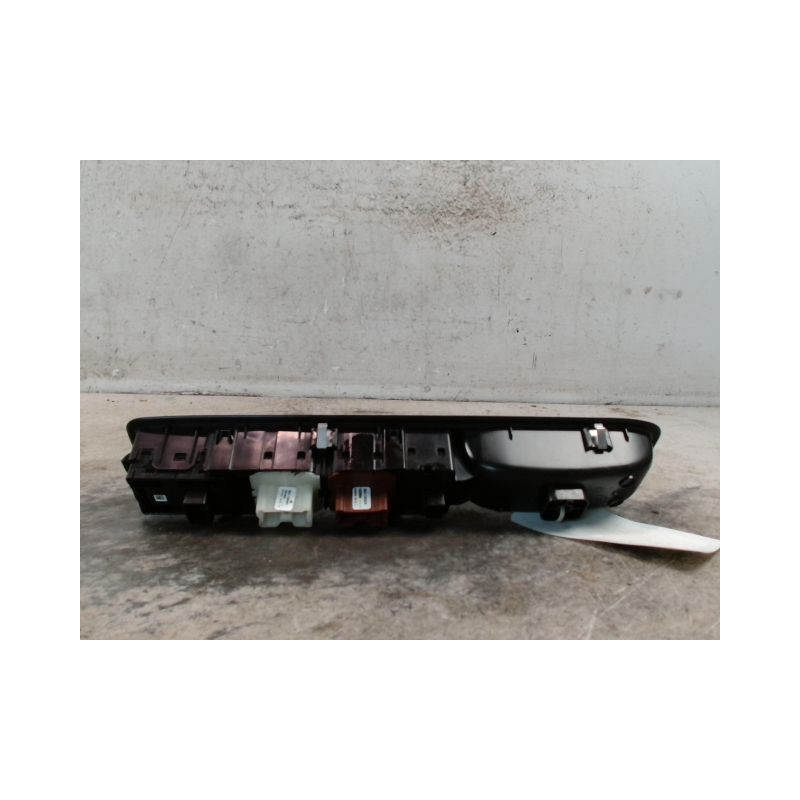 COMMANDE LEVE-GLACE PORTE AVG DACIA SANDERO 2008-