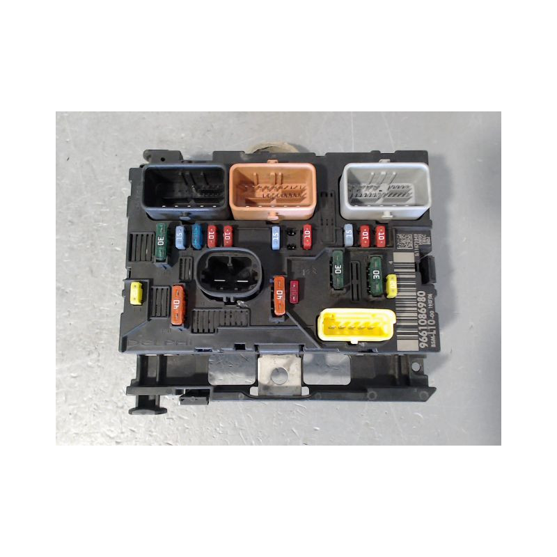 BOITE A FUSIBLES PEUGEOT 207
