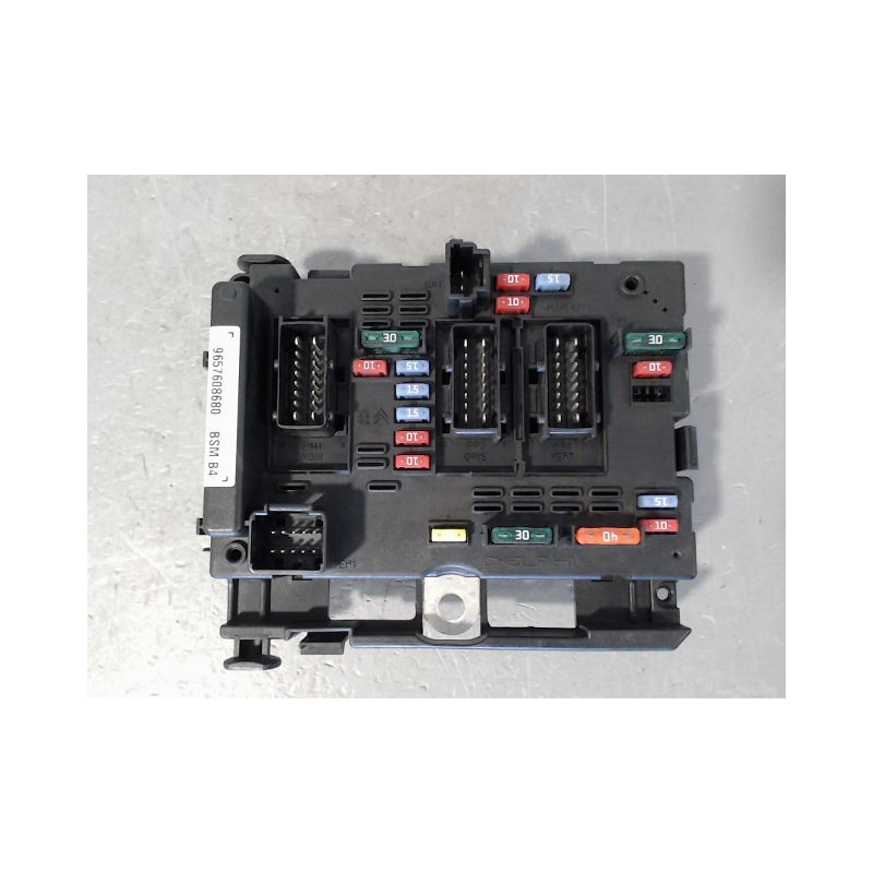 BOITE A FUSIBLES PEUGEOT 206
