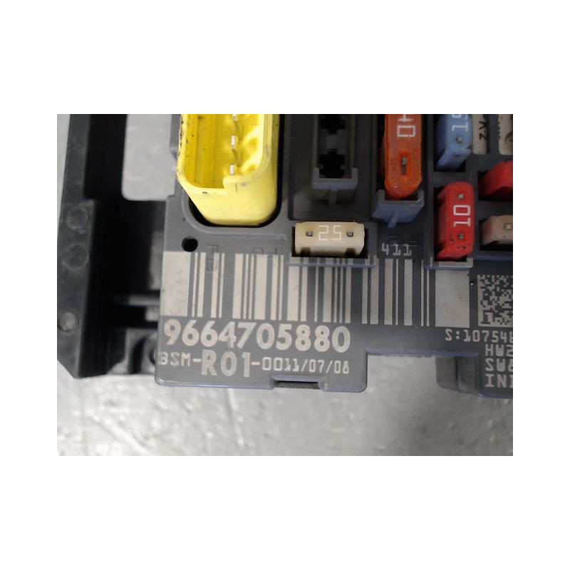 BOITE A FUSIBLES CITROEN C4