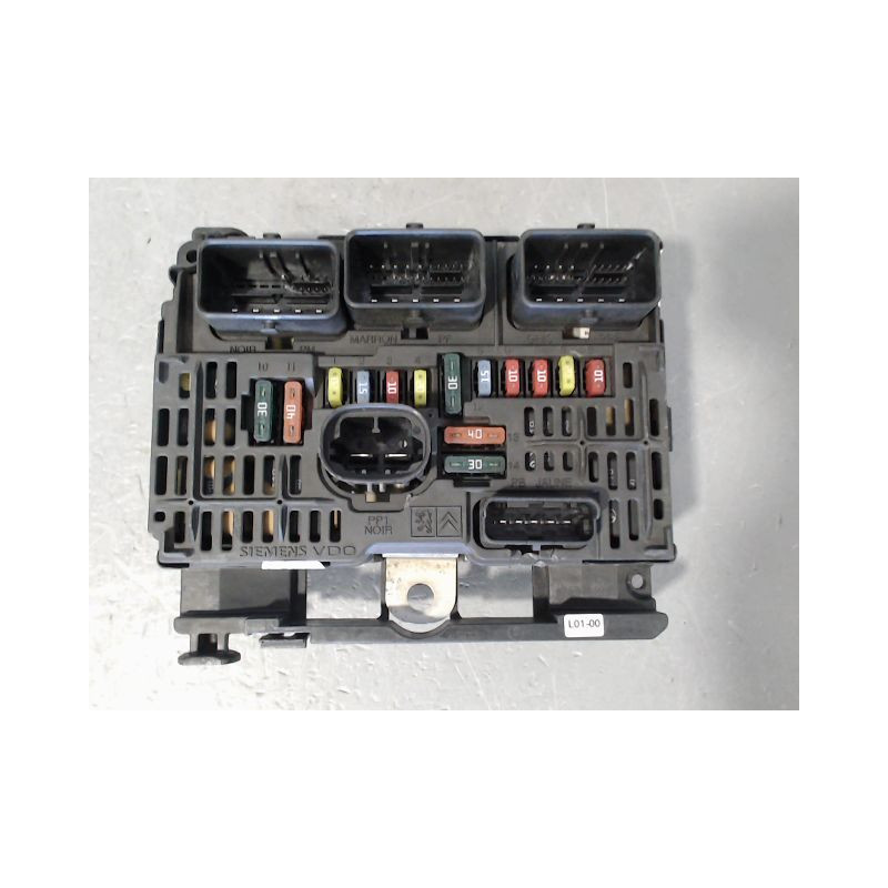 BOITE A FUSIBLES PEUGEOT 407