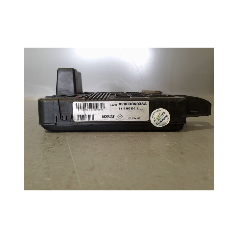BOITE A FUSIBLES RENAULT MEGANE