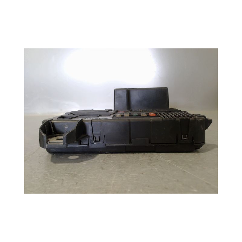 BOITE A FUSIBLES RENAULT MEGANE