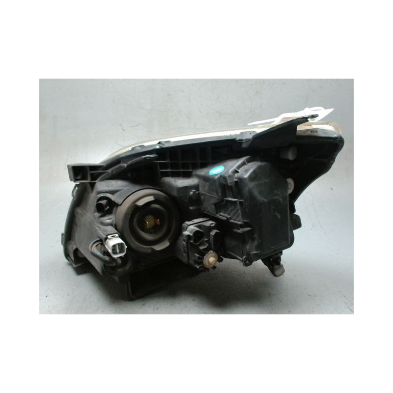 PHARE DROIT TOYOTA AVENSIS 2003-
