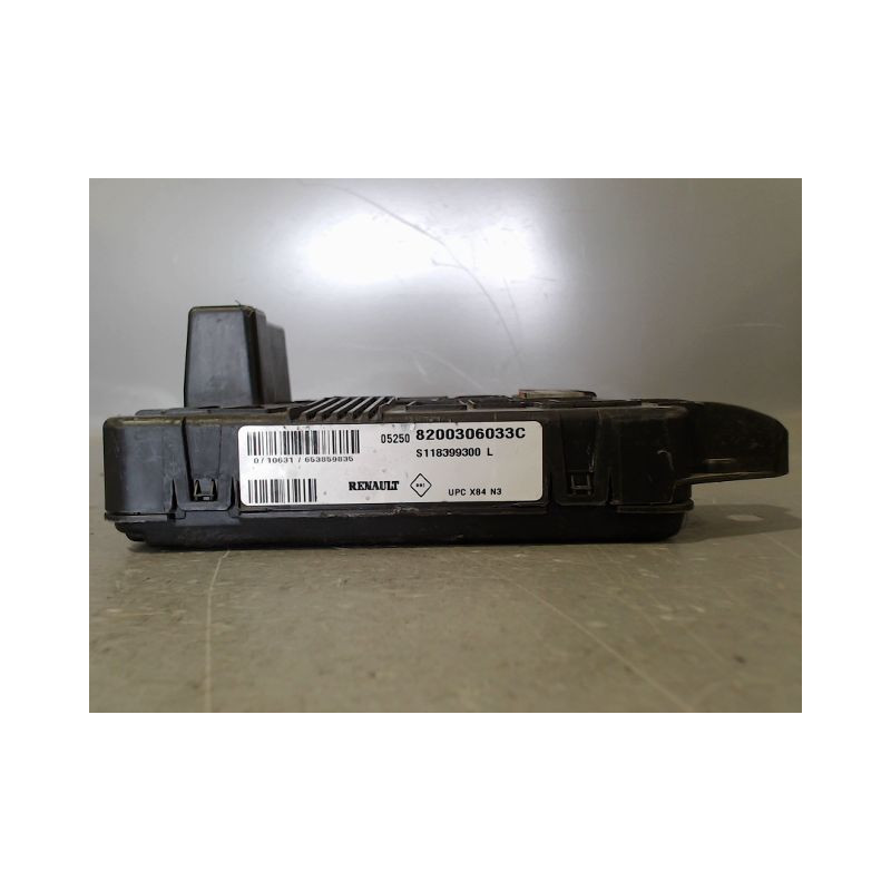 BOITE A FUSIBLES RENAULT MEGANE II PH2 C.C 06-