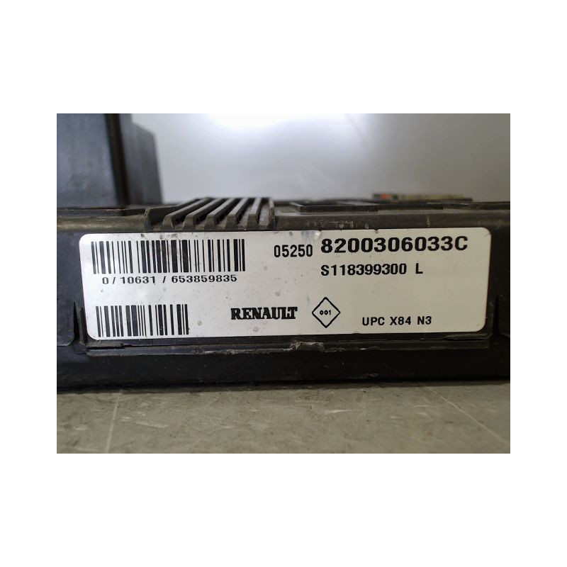 BOITE A FUSIBLES RENAULT MEGANE II PH2 C.C 06-