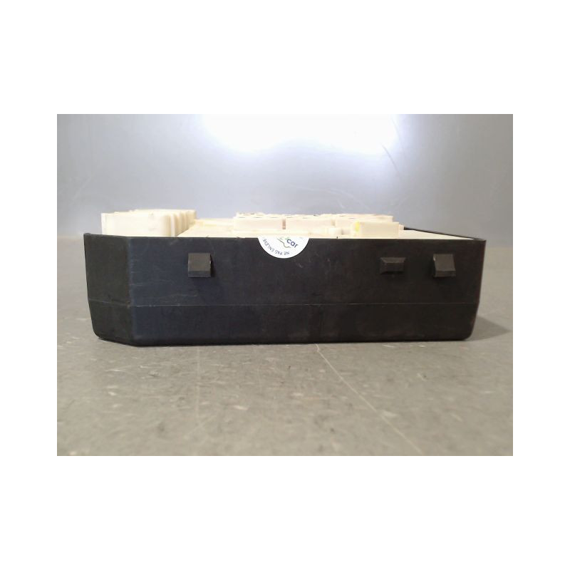 BOITE A FUSIBLES RENAULT MEGANE