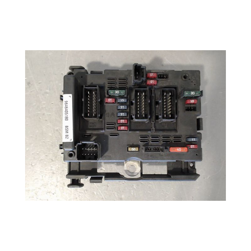 BOITE A FUSIBLES PEUGEOT 206