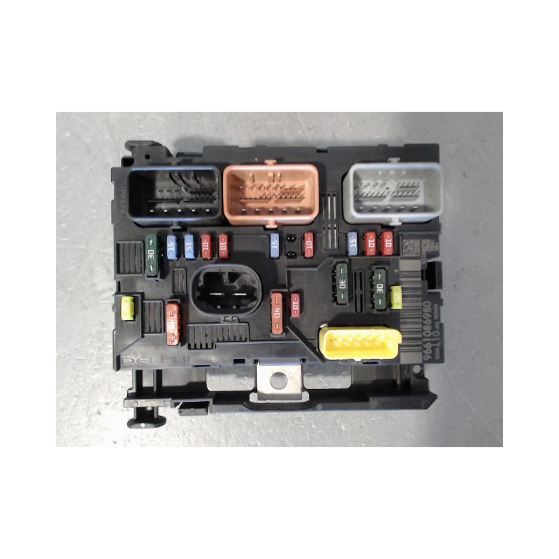 BOITE A FUSIBLES PEUGEOT 207