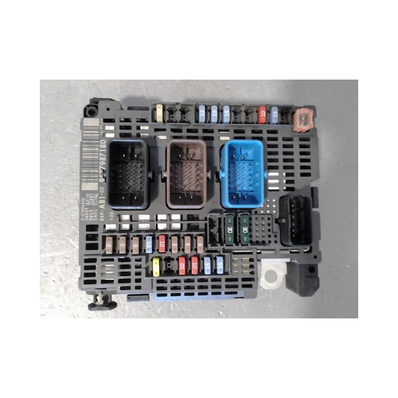 BOITE A FUSIBLES CITROEN C4