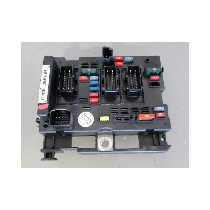 BOITE A FUSIBLES PEUGEOT 206 5P
