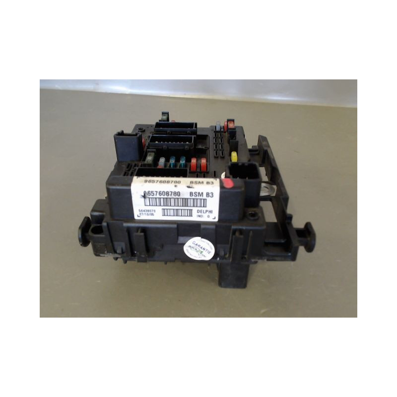 BOITE A FUSIBLES PEUGEOT 206 5P