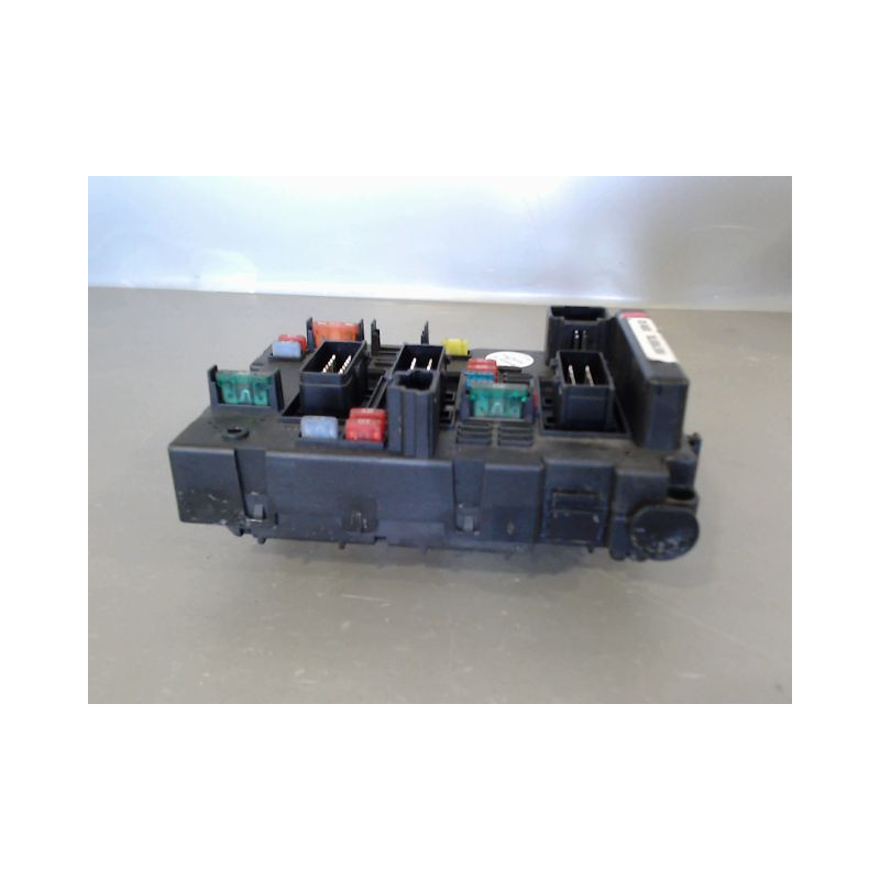 BOITE A FUSIBLES PEUGEOT 206 5P