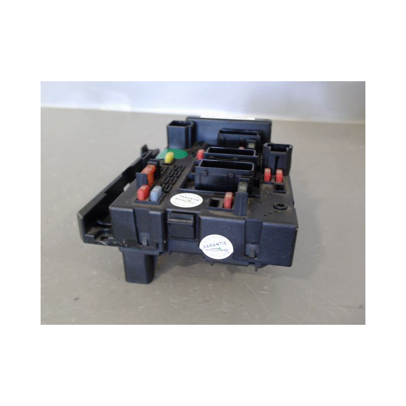 BOITE A FUSIBLES PEUGEOT 307 SW 02-05