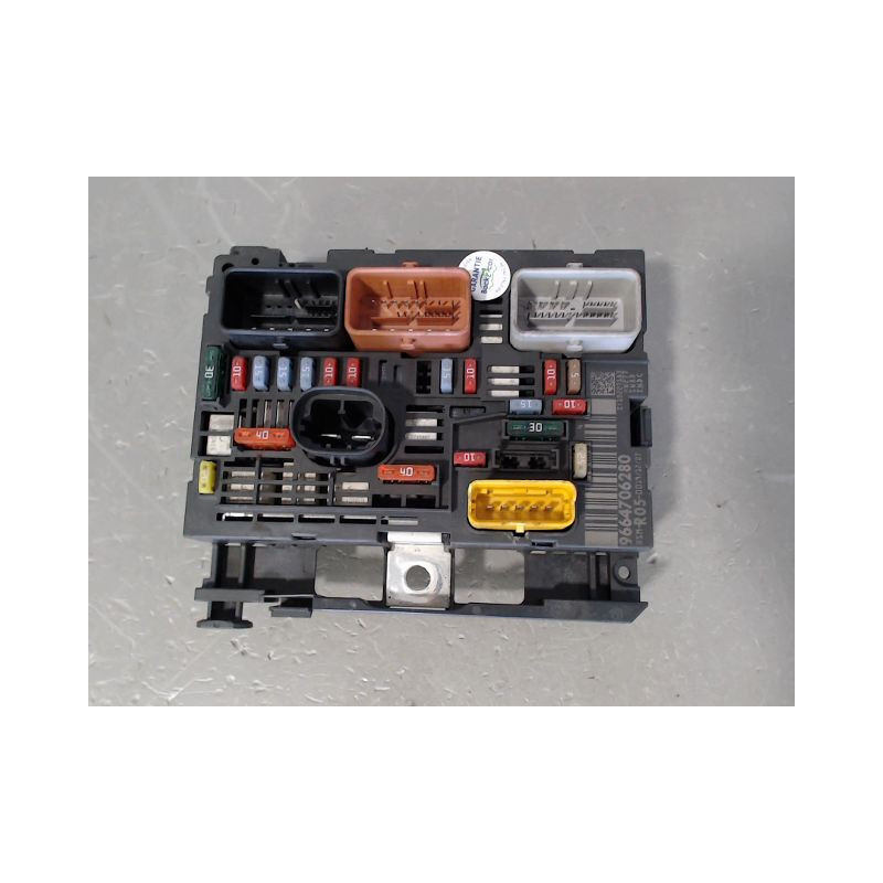 BOITE A FUSIBLES PEUGEOT 308 2007-