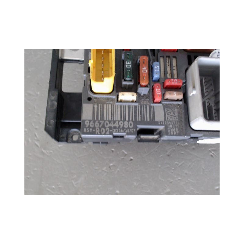 BOITE A FUSIBLES PEUGEOT 407