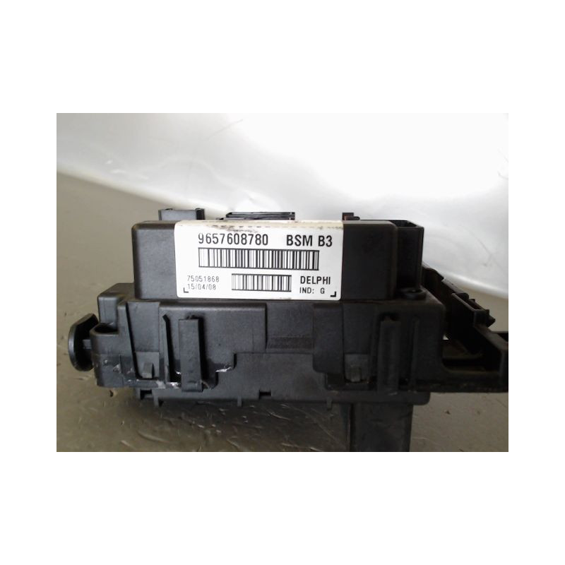 BOITE A FUSIBLES PEUGEOT 206 3P