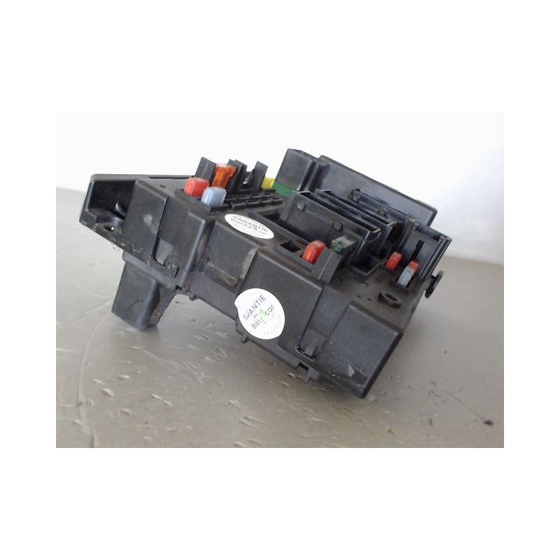 BOITE A FUSIBLES PEUGEOT 206 3P