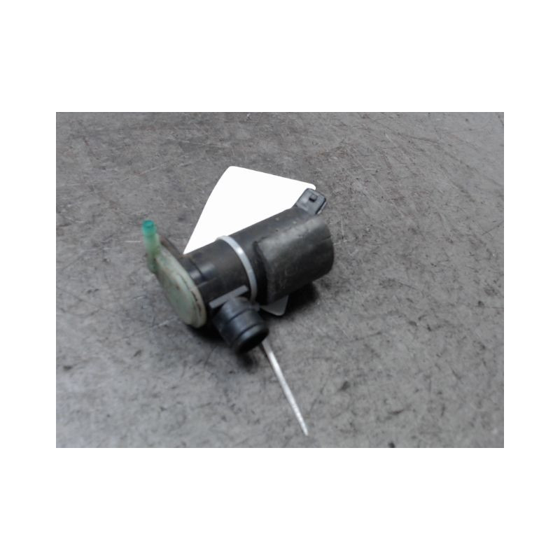 POMPE LAVE-GLACE AVANT FORD FOCUS COUPE 98-04
