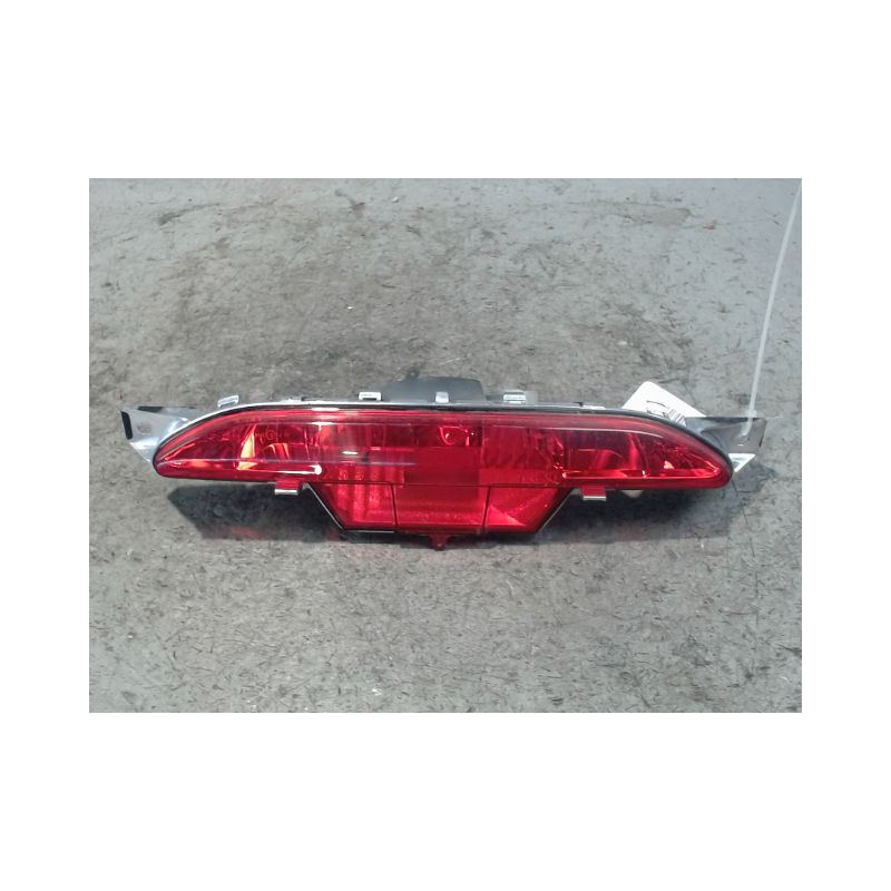 FEU BROUILLARD CENTRAL ARRIERE PEUGEOT 208