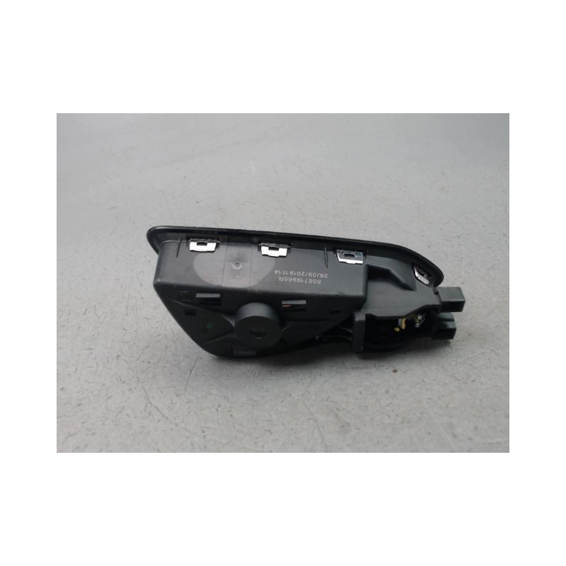 POIGNEE INTERIEURE PORTE AVANT GAUCHE RENAULT CAPTUR