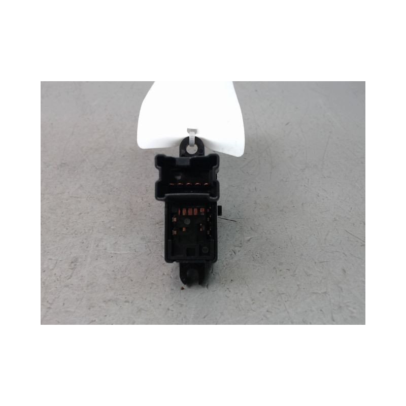 COMMANDE LEVE-GLACE PORTE ARD NISSAN JUKE Phase 1 2010-...