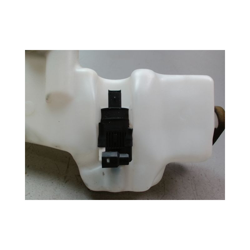RESERVOIR LAVE-GLACE AVANT RENAULT CLIO II Phase 2 2001-2006