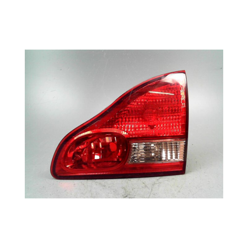 FEU ARRIERE INTERIEUR DROIT TOYOTA AVENSIS