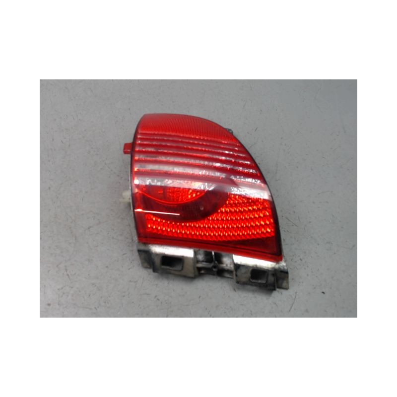 FEU DE PARE-CHOC ARRIERE DROIT PEUGEOT 2008 Phase 1 2013-...