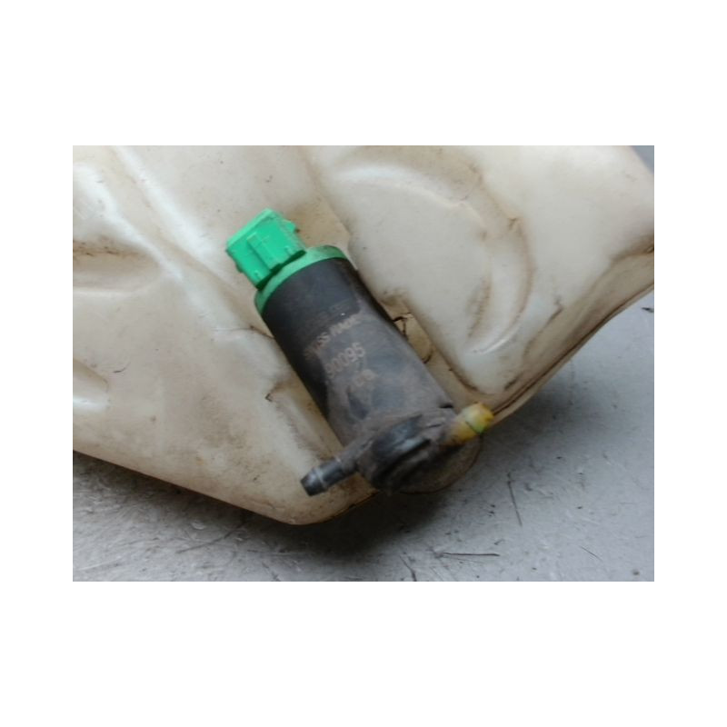 RESERVOIR LAVE-GLACE AVANT PEUGEOT 206 5P