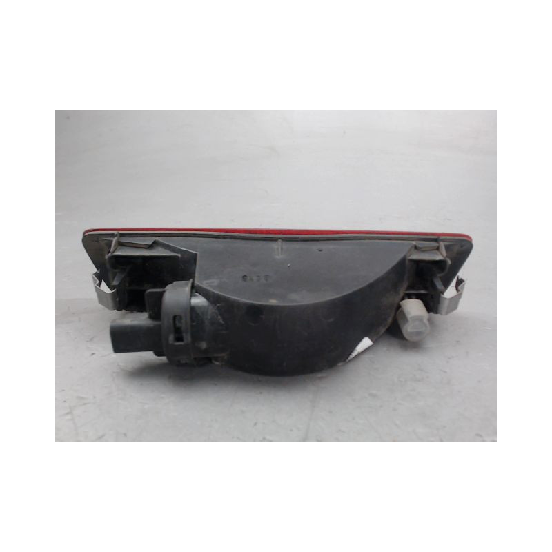 FEU BROUILLARD CENTRAL ARRIERE NISSAN QASHQAI