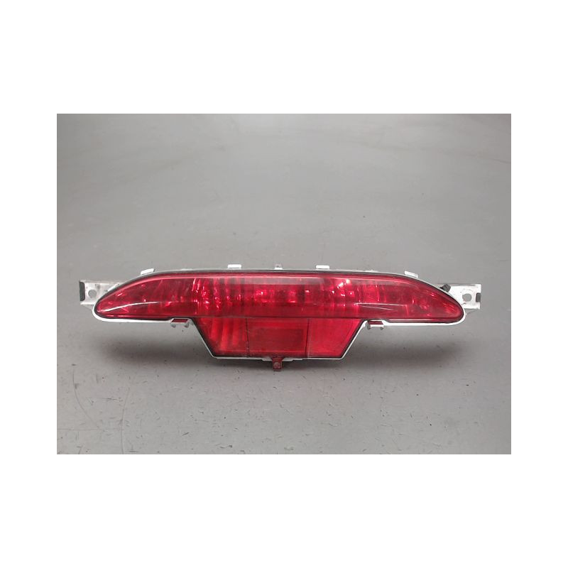 FEU BROUILLARD CENTRAL ARRIERE PEUGEOT 208