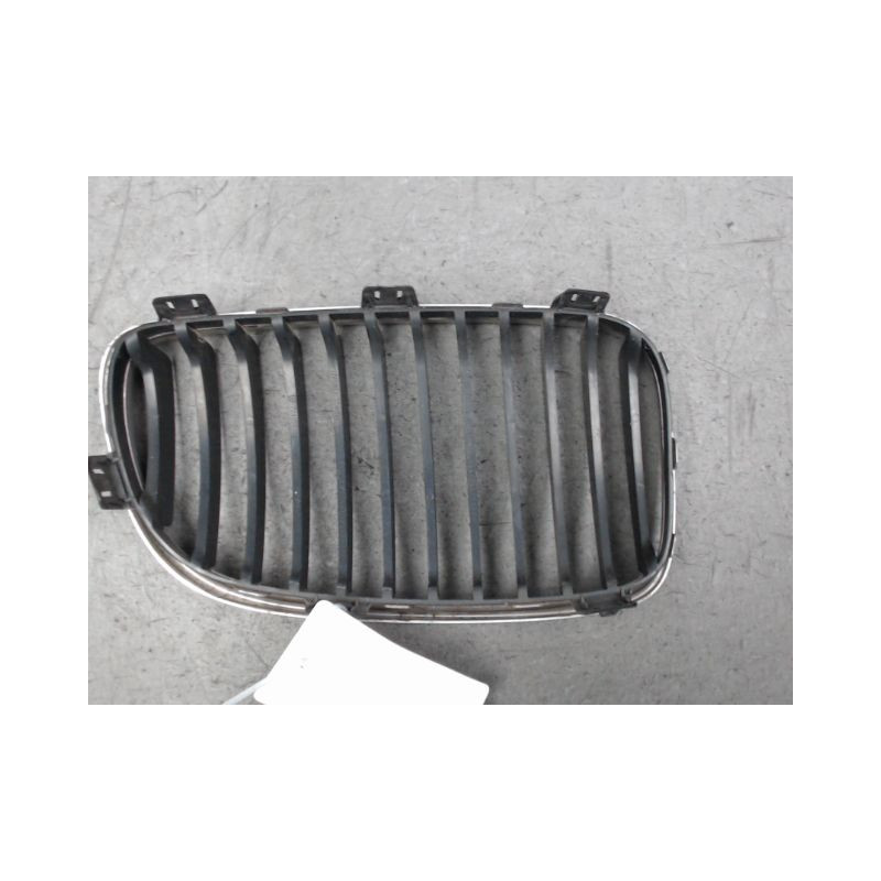 GRILLE CALANDRE GAUCHE B.M.W. SERIE 1