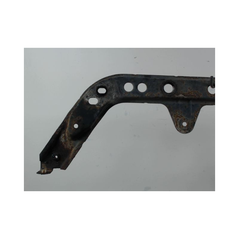 TRAVERSE INFERIEURE ARMATURE AVANT FIAT PUNTO 99-2003