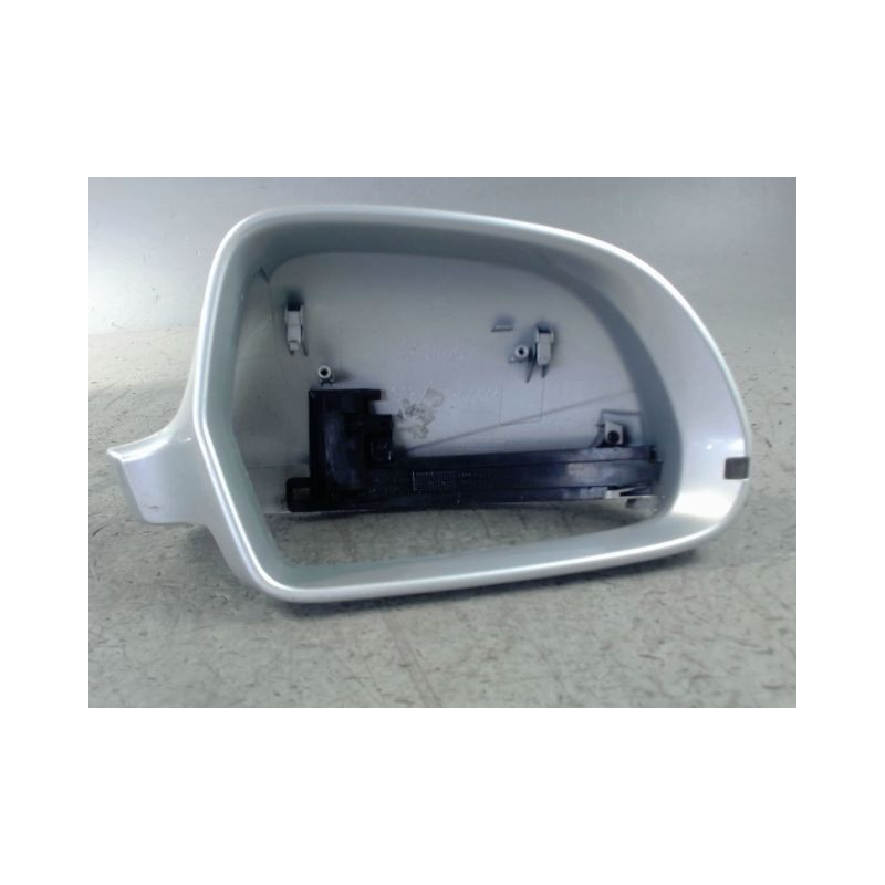 CARENAGE RETROVISEUR EXTERIEUR DROIT AUDI A4 2008-