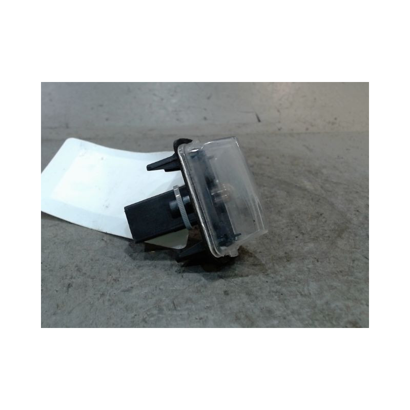 ECLAIREUR PLAQUE DE POLICE GAUCHE TOYOTA AURIS