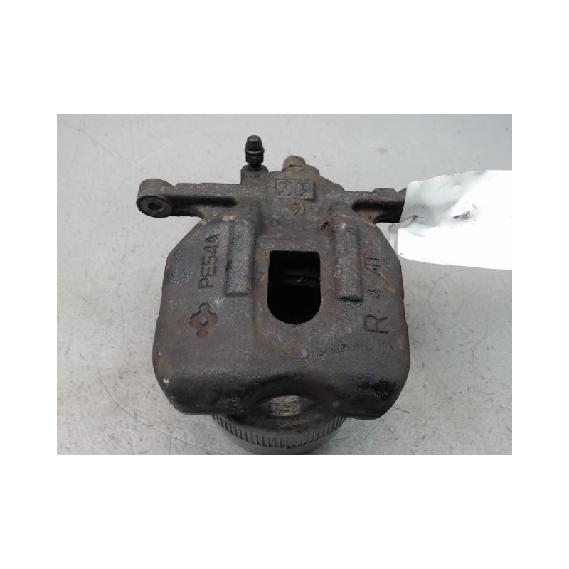 ETRIER DE FREIN AVANT DROIT TOYOTA RAV4 -97